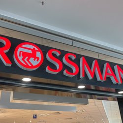 Schenkt dir einen unwiderstehlichen Look: Der dunkelrote Lippenstift von Rossmann