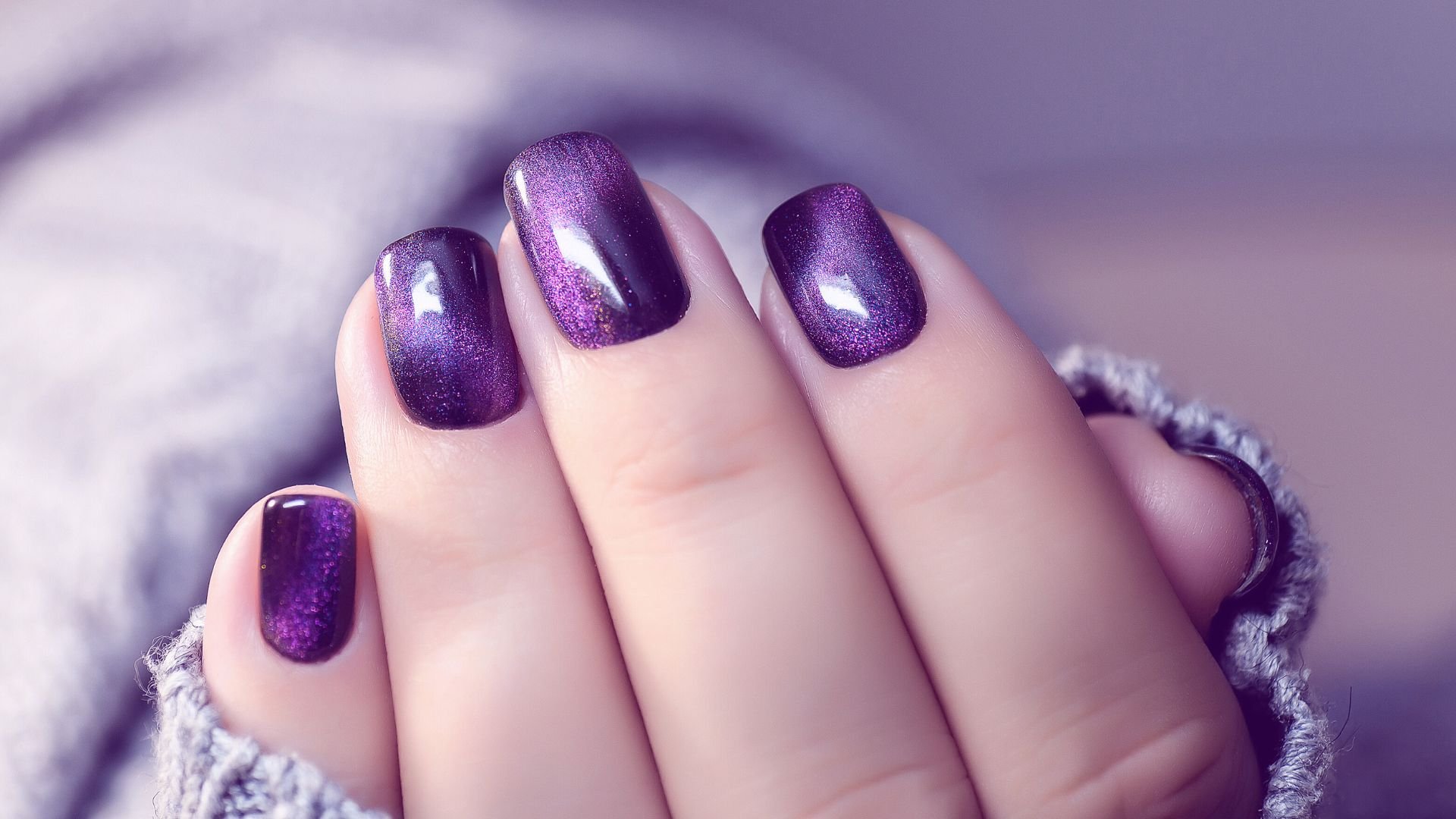 Galaxy-Nails-Mit-diesem-Nageltrend-bist-du-kosmisch-unterwegs