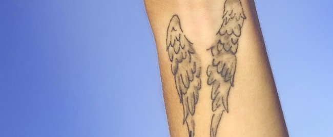 Ab in die Luft: 94 Inspirationen & Vorlagen für ein Flügel-Tattoo