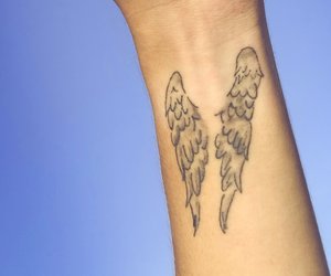 Ab in die Luft: 94 Inspirationen & Vorlagen für ein Flügel-Tattoo