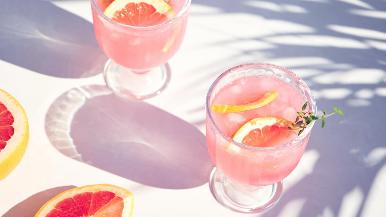 Pink Grapefruit Paloma: Der Cocktail, der diesen Sommer alle Konkurrenz in den Schatten stellt