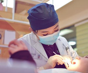 Zahnarzt werden: Voraussetzungen und Aussichten für den Traumberuf