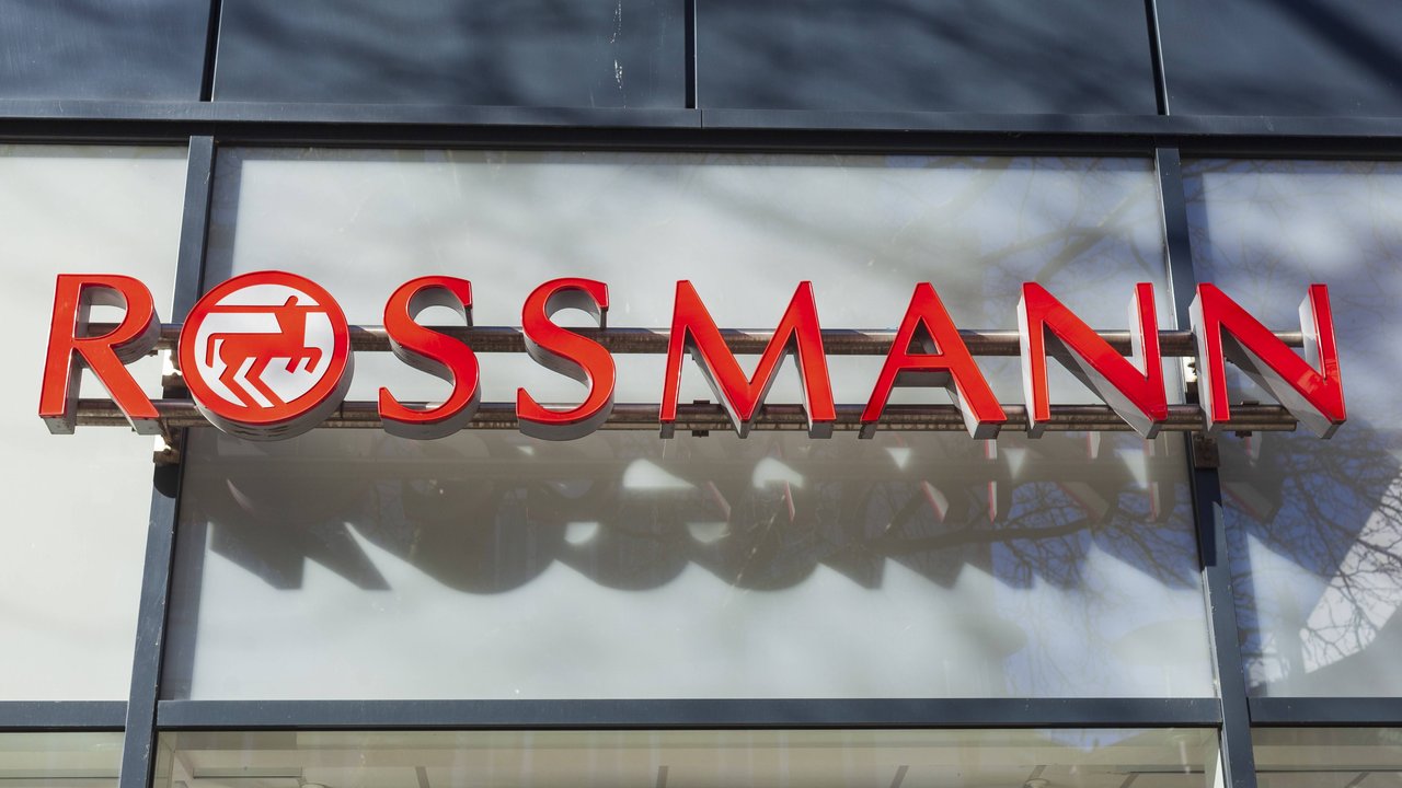 Frischen Teint wie von der Sonne geküsst, bekommst du mit diesem Bronzer von Rossmann.