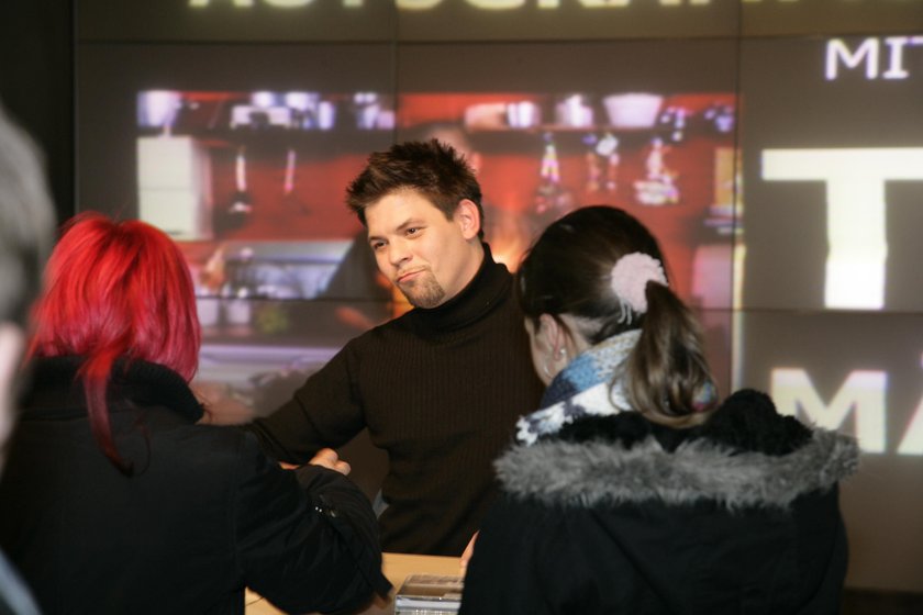 Tim Maelzer signing his new DVD "Tim Maelzer - Der Kuechenbulle" at SaturnWhere: Hamburg
