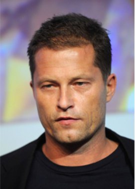 Til Schweiger und andere Stars auf Facebook. Til Schweiger und andere Stars auf Facebook.