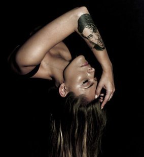 Till ziert den Unterarm von Sophia Thomalla Till ziert den Unterarm von Sophia Thomalla