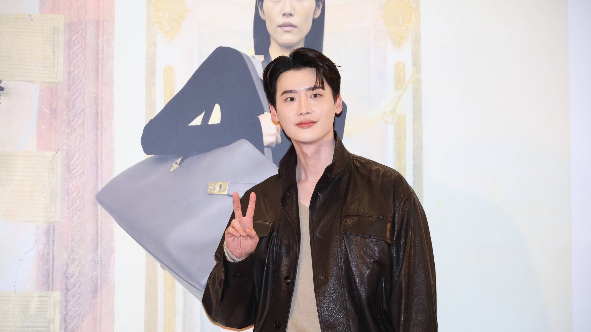 Lee-Jong-suk-Hat-der-K-Drama-Schauspieler-eine-Freundin-