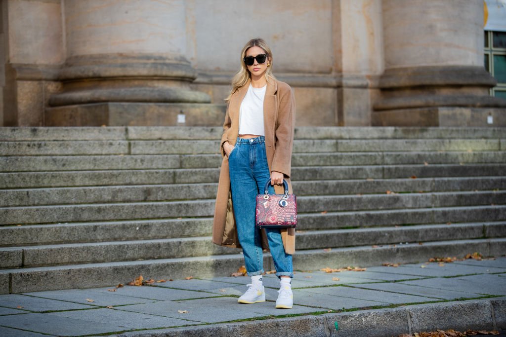 Weißes Shirt in der Cropped-Variante Weißes Shirt in der Cropped-Variante