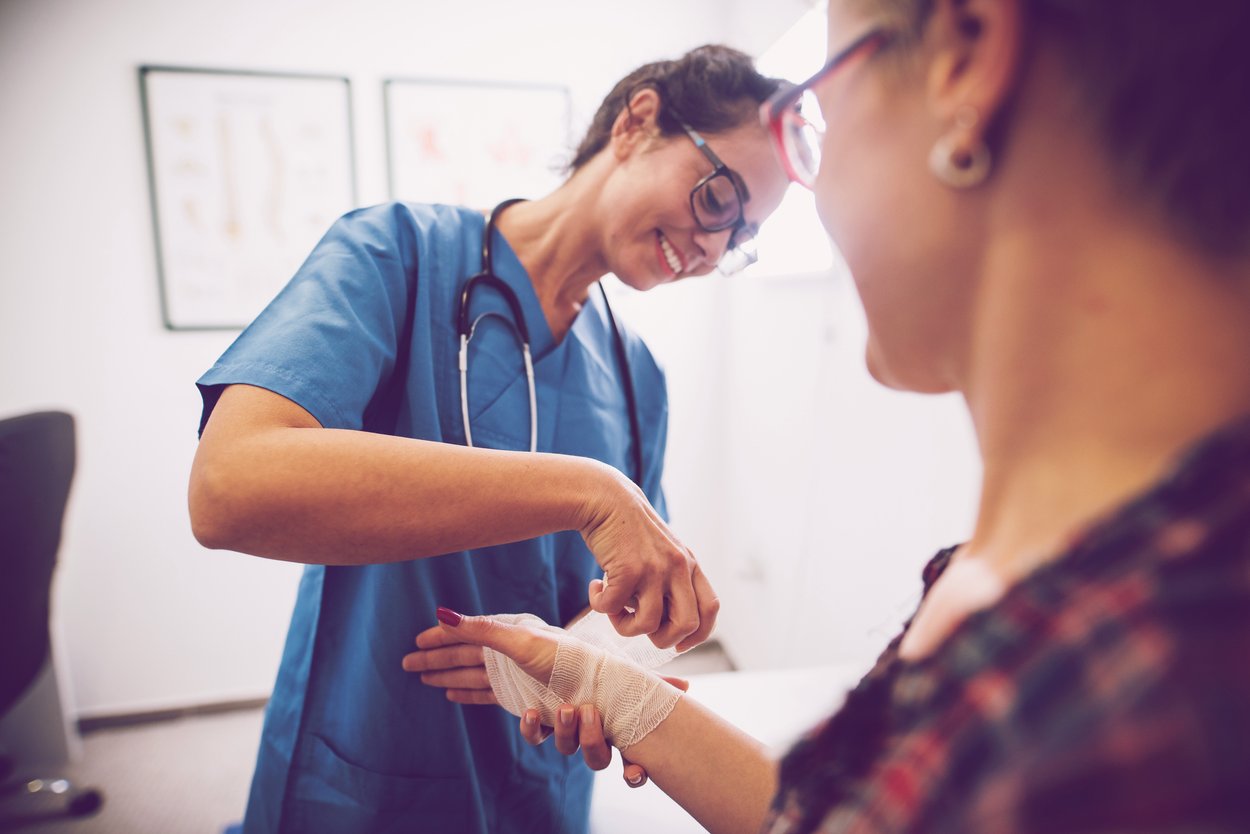 Krankenschwester Verbandswechsel Krankenschwester Verbandswechsel