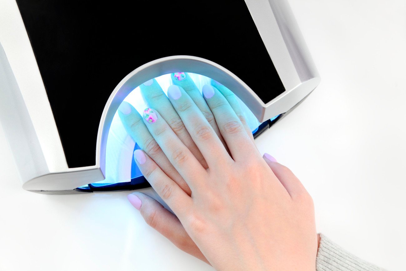 UV Nagellack - UV-Lampe UV Nagellack - UV-Lampe