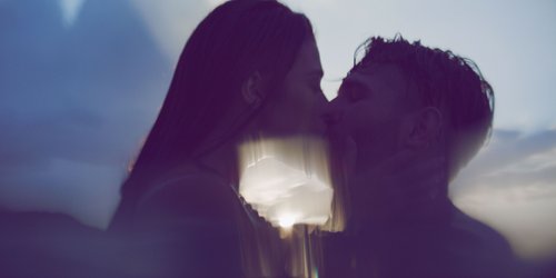 4 Sternzeichen verlieren sich im Juni in einer emotionalen Affäre