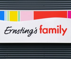 Der sommerliche Kerzenhalter von Ernsting's family sorgt für Strand-Vibes in deinem Wohnzimmer