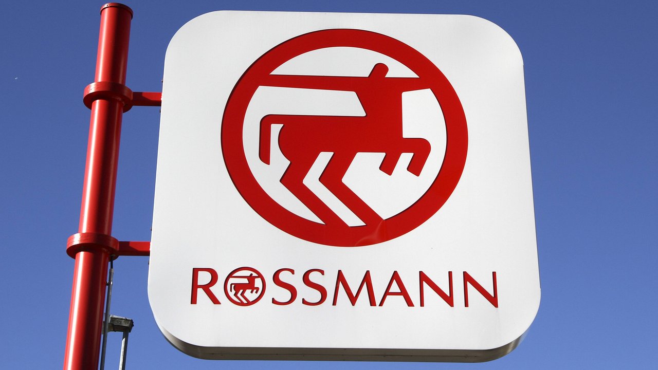 Bei Rossmann gibt es einen Bronzer zum Schnäppchen-Preis.