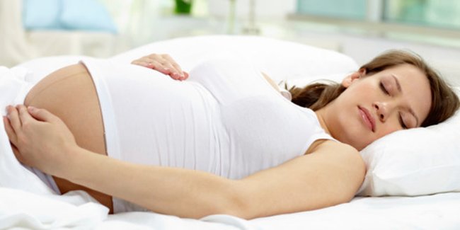 Angst vor der Geburt: Schlafende Schwangere
