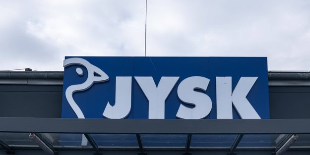 Verwandle deinen Balkon in eine Entspannungsinsel: Die olivgrüne Dekoleuchte von Jysk ist dein Geheimtipp