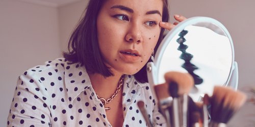 Die überraschende Kajal-Farbe: Auf diese solltest du setzen, wenn du deine Schlupflider schminkst 