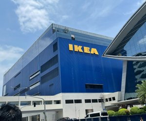 Bring Ordnung in dein Zuhause: Mit dem neuen hellblauen Stauraum-Pouf von Ikea