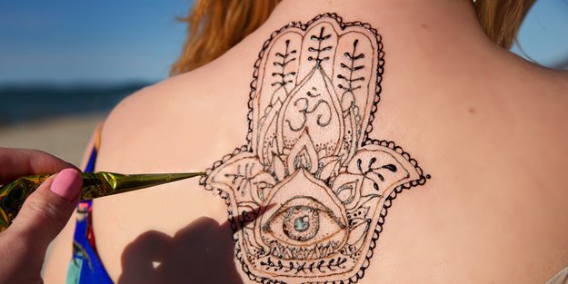 Das Hamsa-Tattoo und seine magische Bedeutung