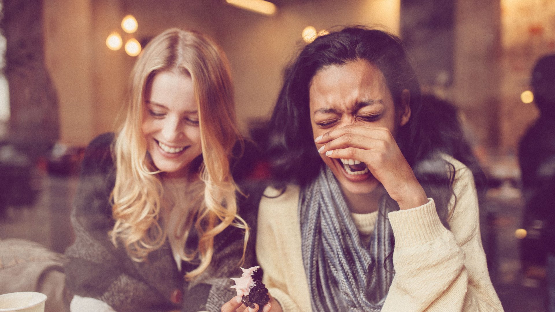 Psychologie-Echte-Wohlf-hlmenschen-erkennst-du-daran-dass-sie-diese-5-Dinge-NICHT-tun-