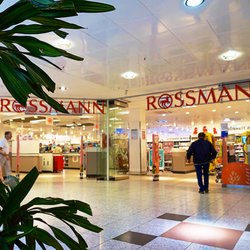 Dieses beliebte Rossmann-Produkt ist perfekt für schimmernde Make-up-Looks