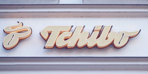 Weiches Musselin: Der Bettüberwurf von Tchibo ist ein Traum in Blau