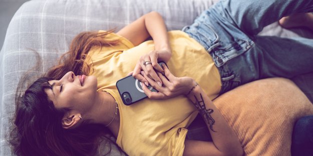 Studie belegt: Aus diesem guten Grund solltest du häufiger Komplimente machen!