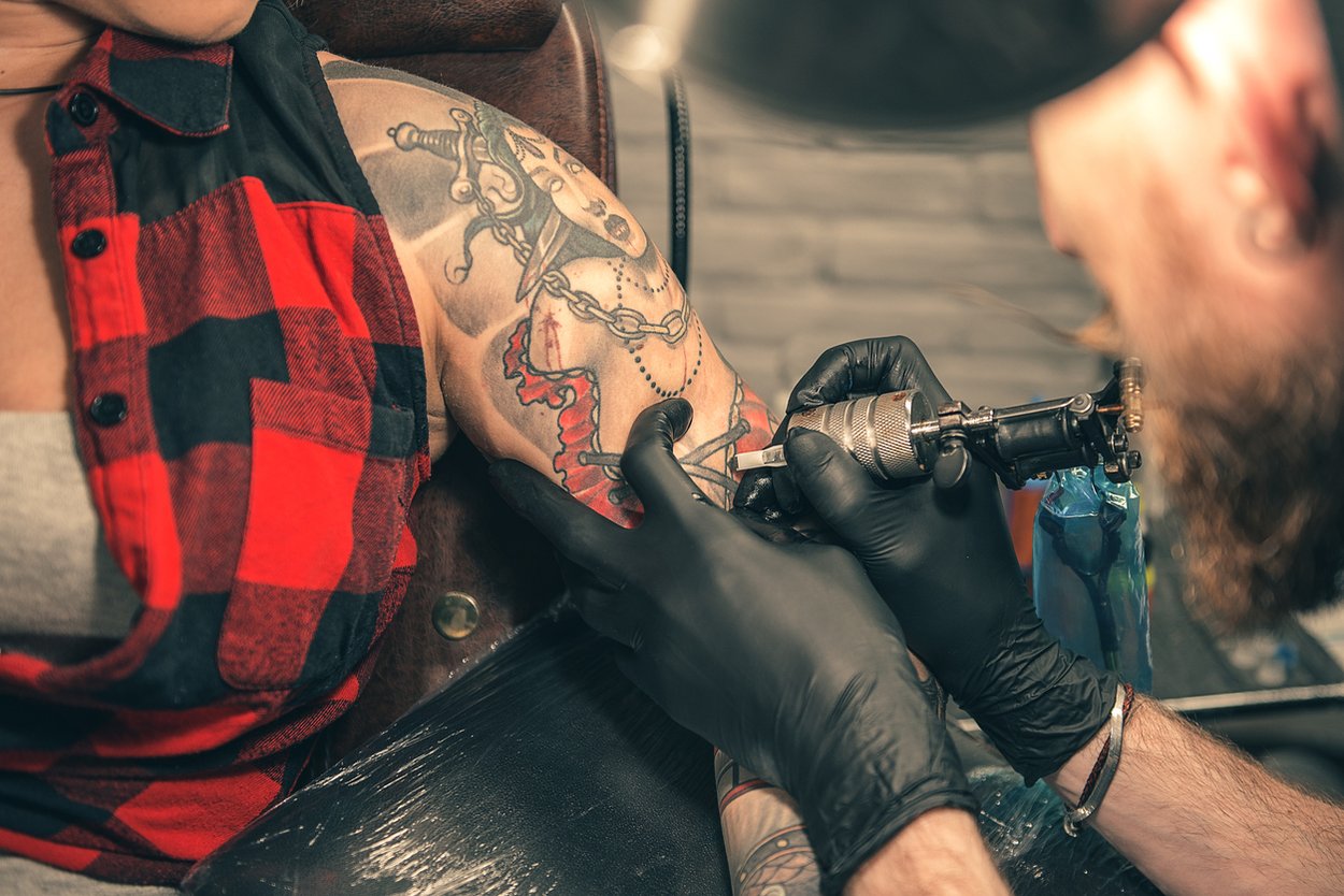 Oberarm-Tattoo Oberarm-Tattoo